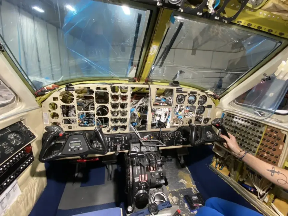 Original analogue King Air cockpit before the upgrade