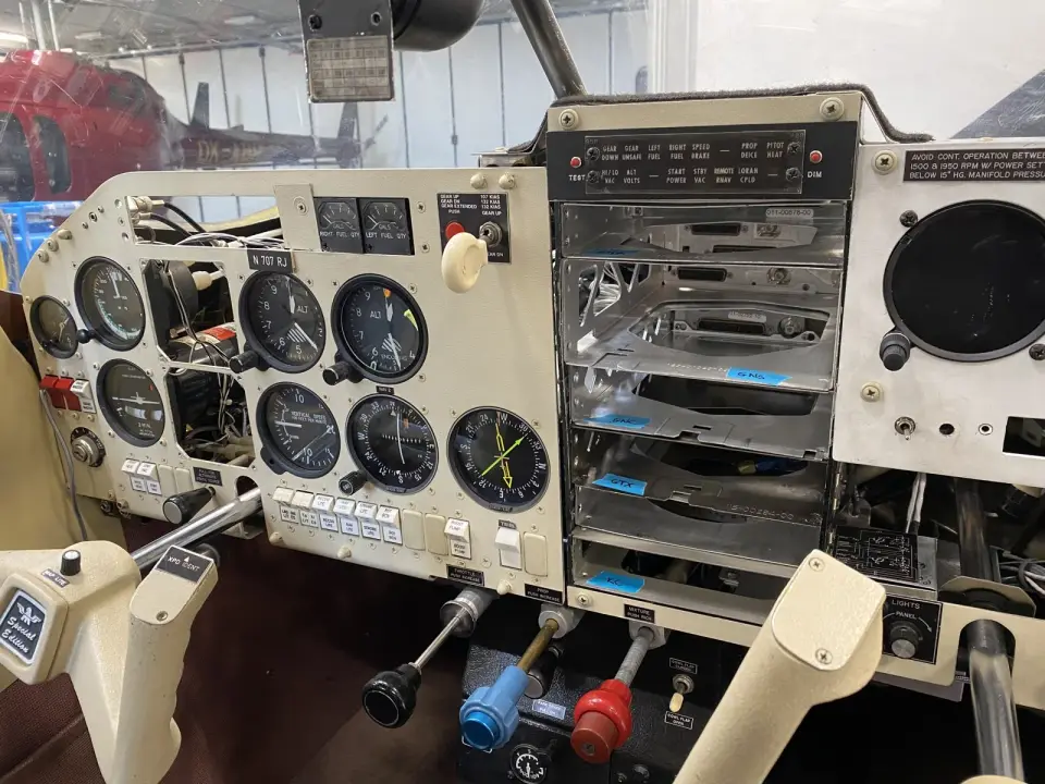 Original Mooney panel with steam gauges before the upgrade