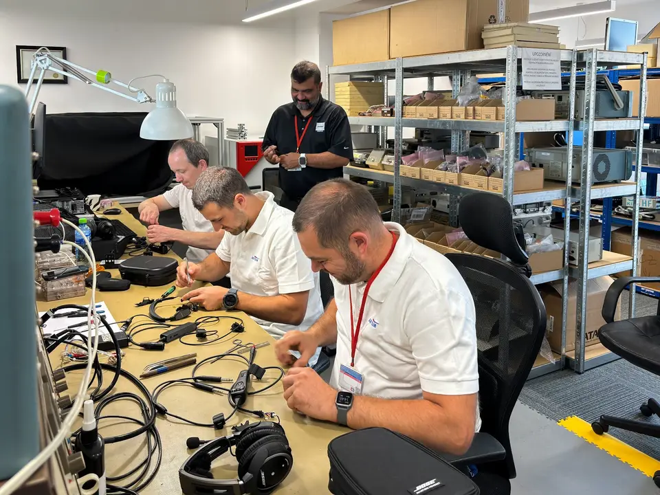 AIR TEAM avionics laboratory