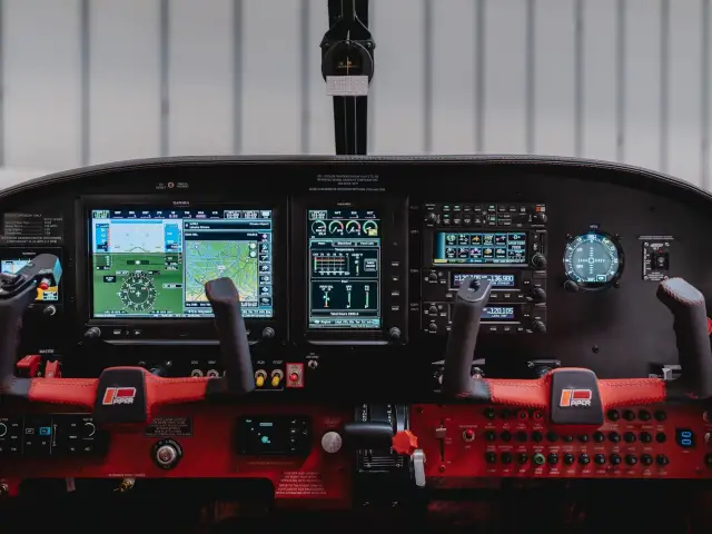 New avionics panel in the Cherokee