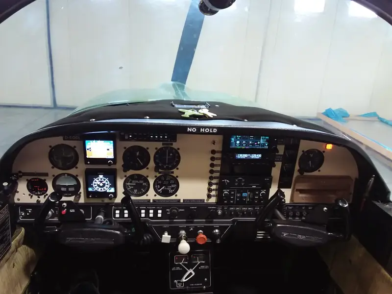 Finished instrument panel with two glass displays and a GTN 650