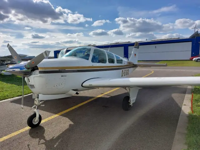 Beechcraft F33A Bonanza seen from the front quarter