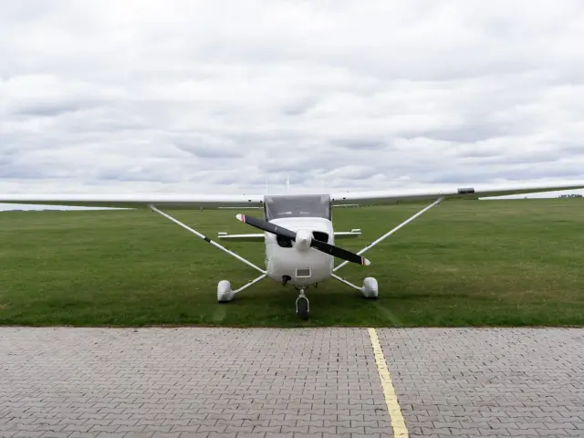 Skyhawk SP head-on