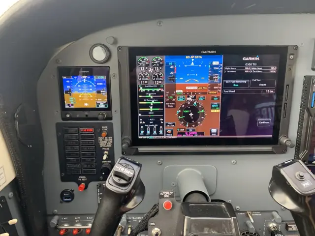 Garmin G500 TXi display and G5 in the new panel