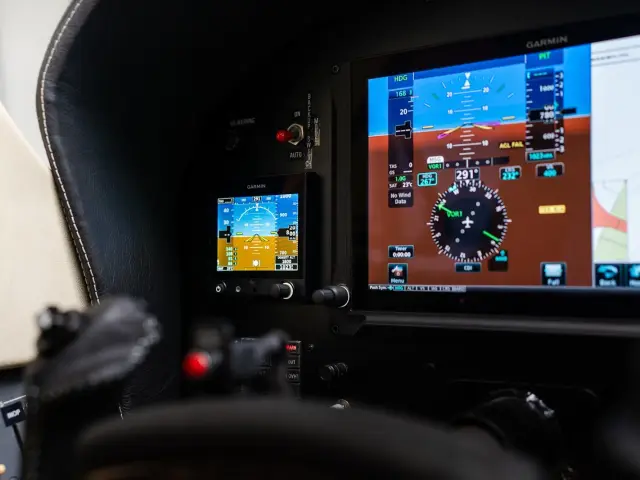 Garmin G500 TXi display with G5 standby