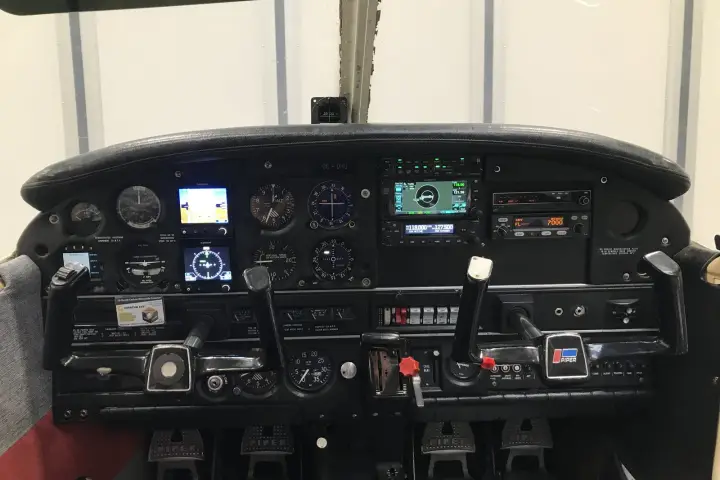Cherokee panel with the new GTN 650 and G5 instruments