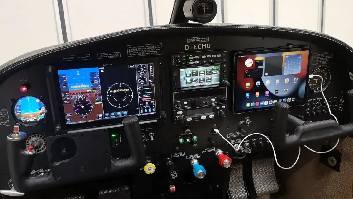S208 cockpit with the new G500 TXi, GTN 650Xi and panel