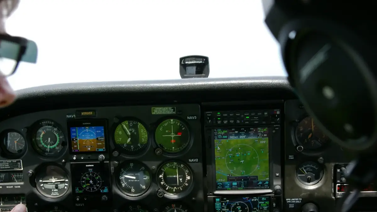 Cutlass RG II instrument panel with Garmin GTN 750 and G5 instruments seen from the pilot seat