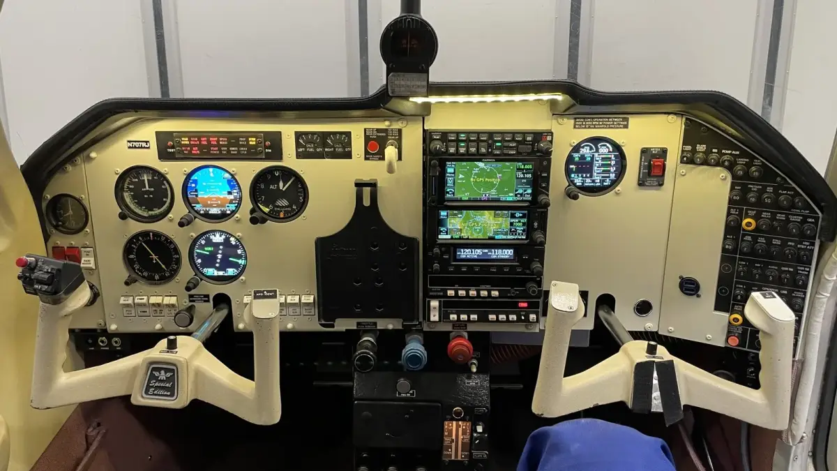 Mooney M20J panel with new GI 275 instruments and a GPS navigator