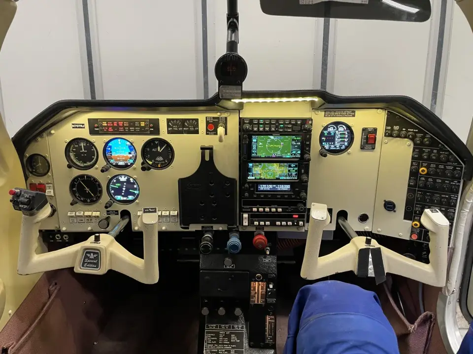 Mooney M20J panel with new GI 275 instruments and a GPS navigator
