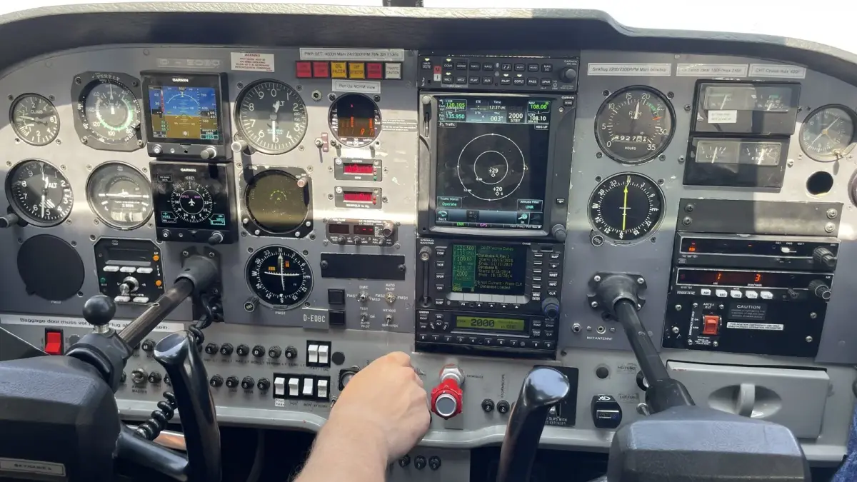 Cessna Skyhawk cockpit after the audio panel upgrade