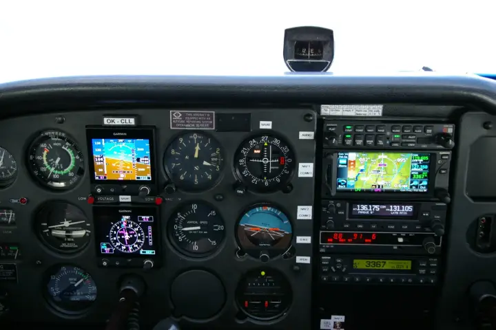 Cessna 172P Skyhawk II instrument panel with the new Garmin avionics