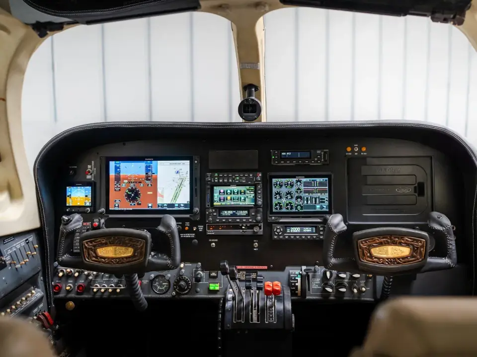 Cockpit with the new Garmin displays