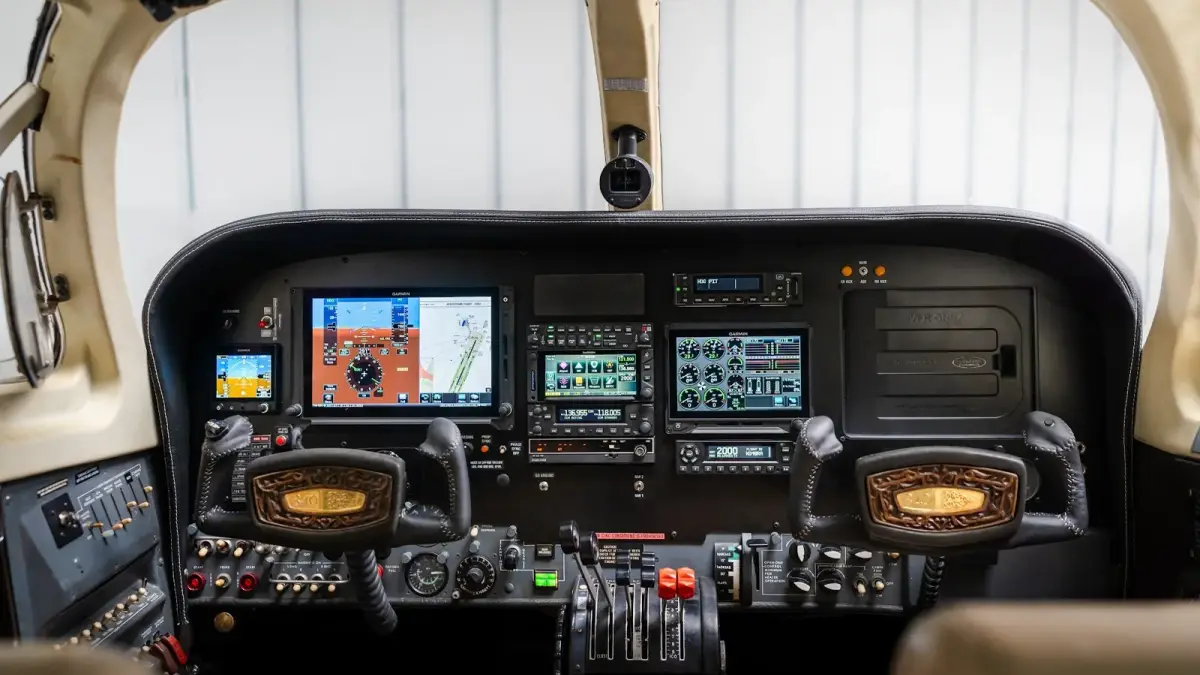 Cessna 340A cockpit with Garmin G500 TXi displays and GTN 650Xi