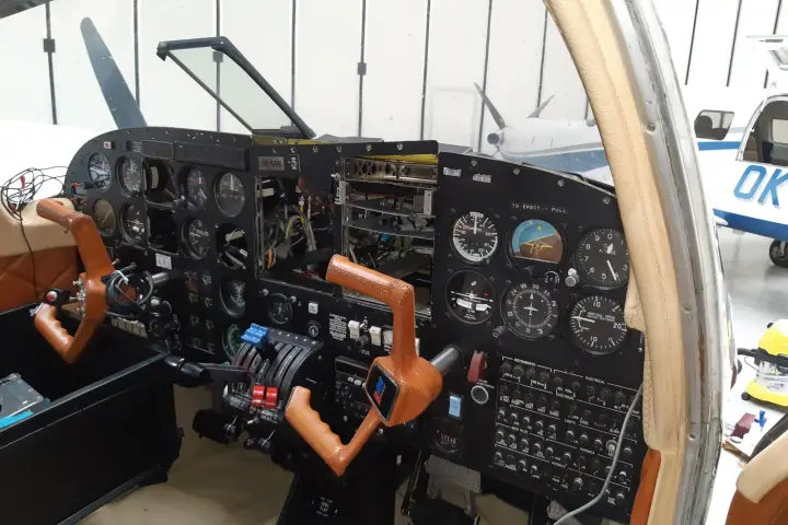 Seneca III cockpit after the avionics upgrade