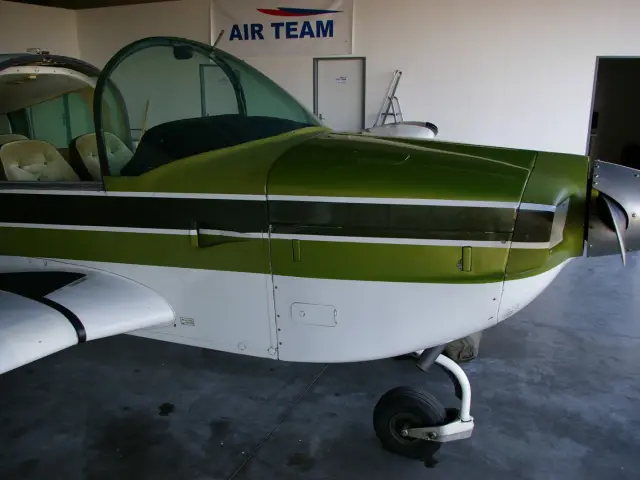 Grumman Tiger nose in the AIR TEAM hangar