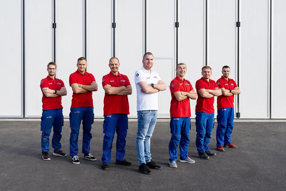 AIR TEAM service team