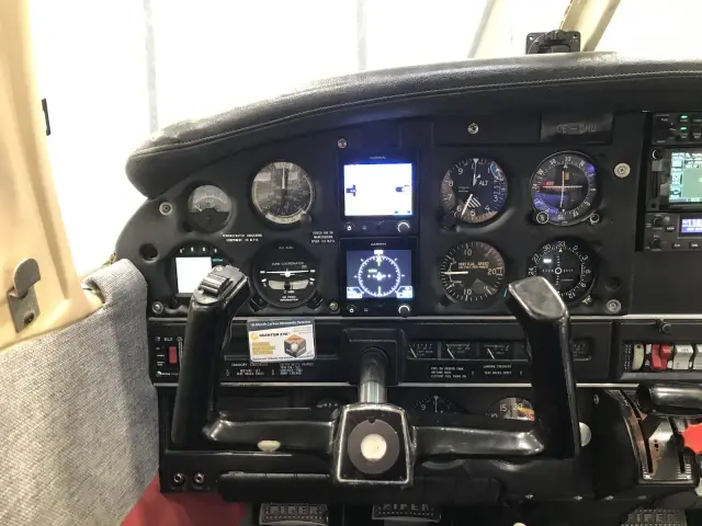 G5 instruments on the Cherokee panel