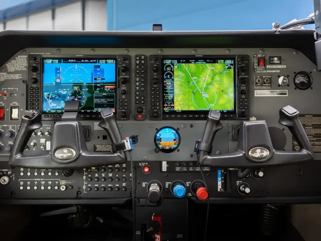 Cessna T182T instrument panel with Garmin G1000 NXi displays