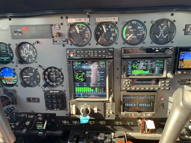 Finished panel with the GI 275 instruments